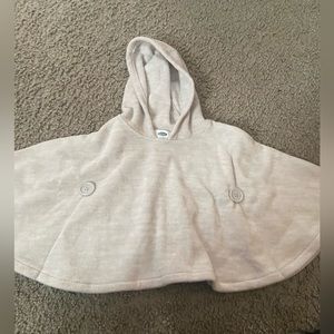 Old Navy Hooded Cape infant Girls light grey/Silver poncho